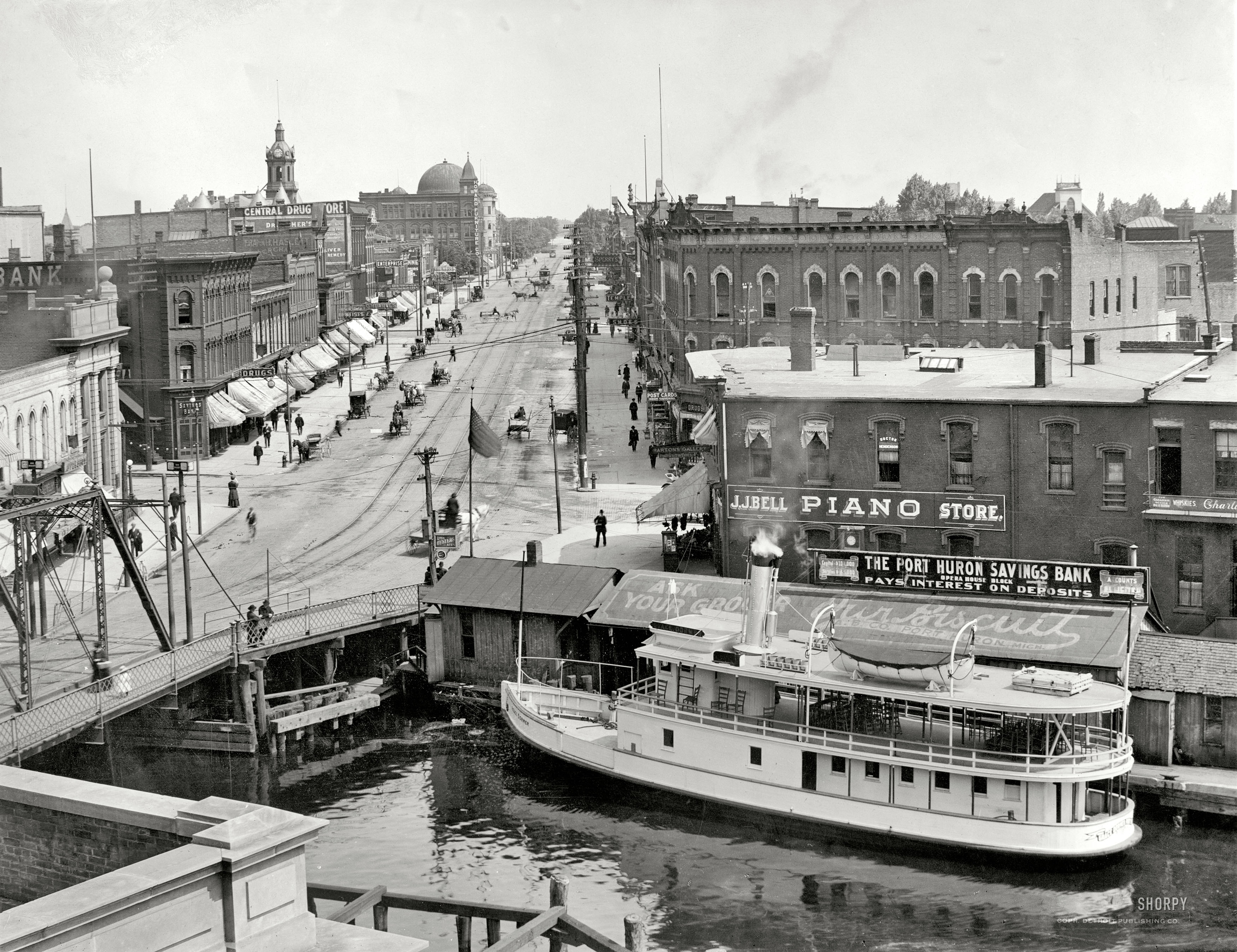 Port Huron, Michigan, circa 1910. "Huron Street and ferry landing." 8x10 inch dry plate glass negative, Detroit Publishing Company. View full size.