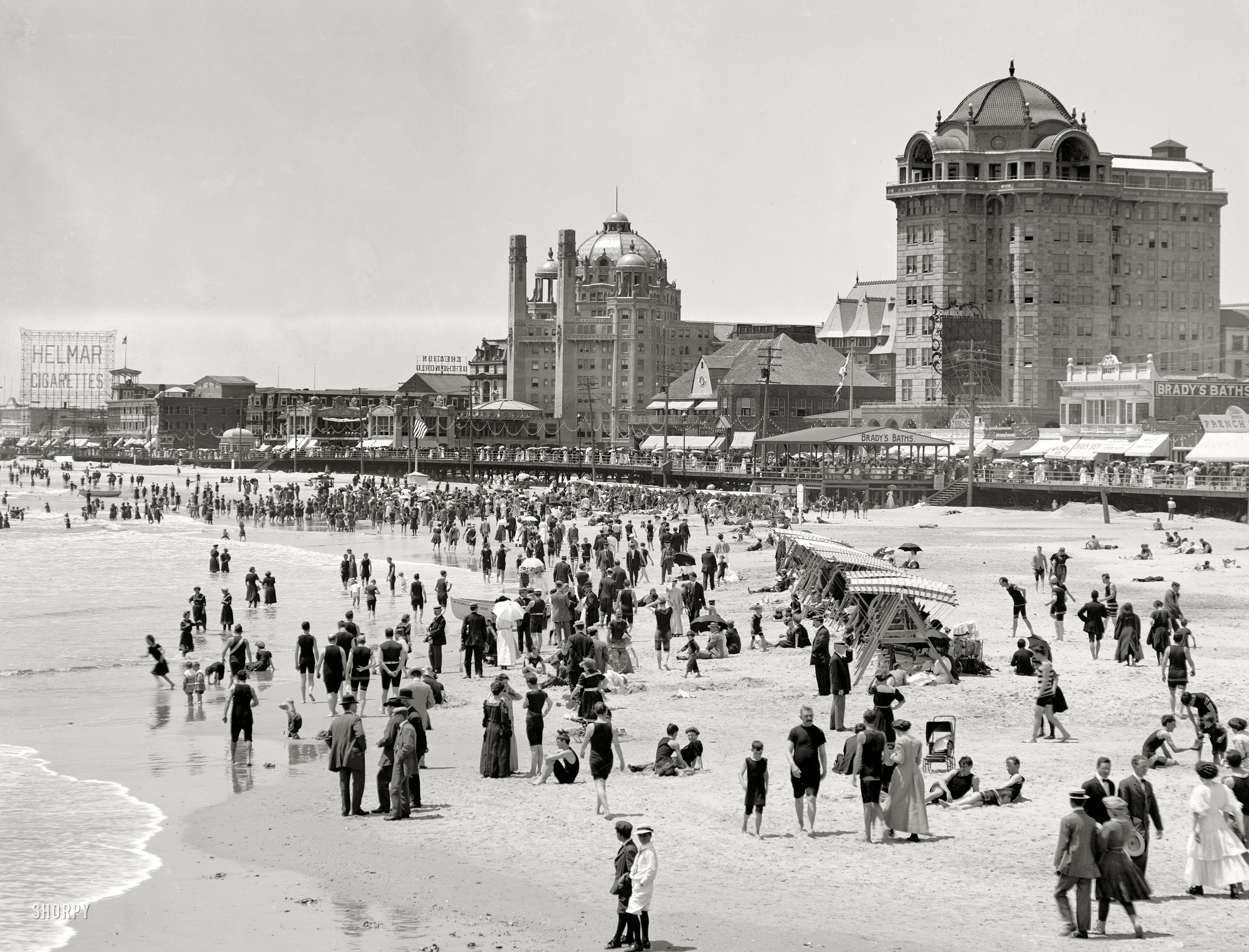 Atlantic City, N.J., ca. 1915. "Bathing in front of the big hotels -- Traymore [right] and Marlborough-Blenheim." Detroit Publishing glass negative. View full size.