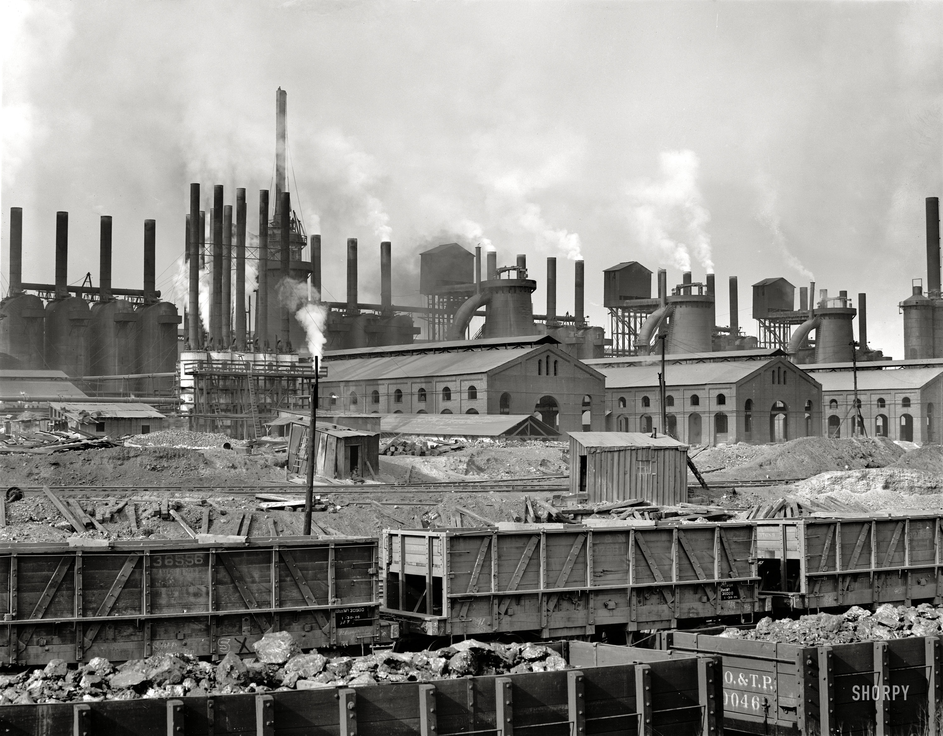 Ensley, Alabama, circa 1906. "Tennessee Coal, Iron and Railroad Co. furnaces." 8x10 inch dry plate glass negative, Detroit Publishing Company. View full size.