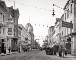 Charleston, South Carolina, circa 1910. "King Street looking north." Detroit Publishing Co. glass negative, Library of Congress. View full size.