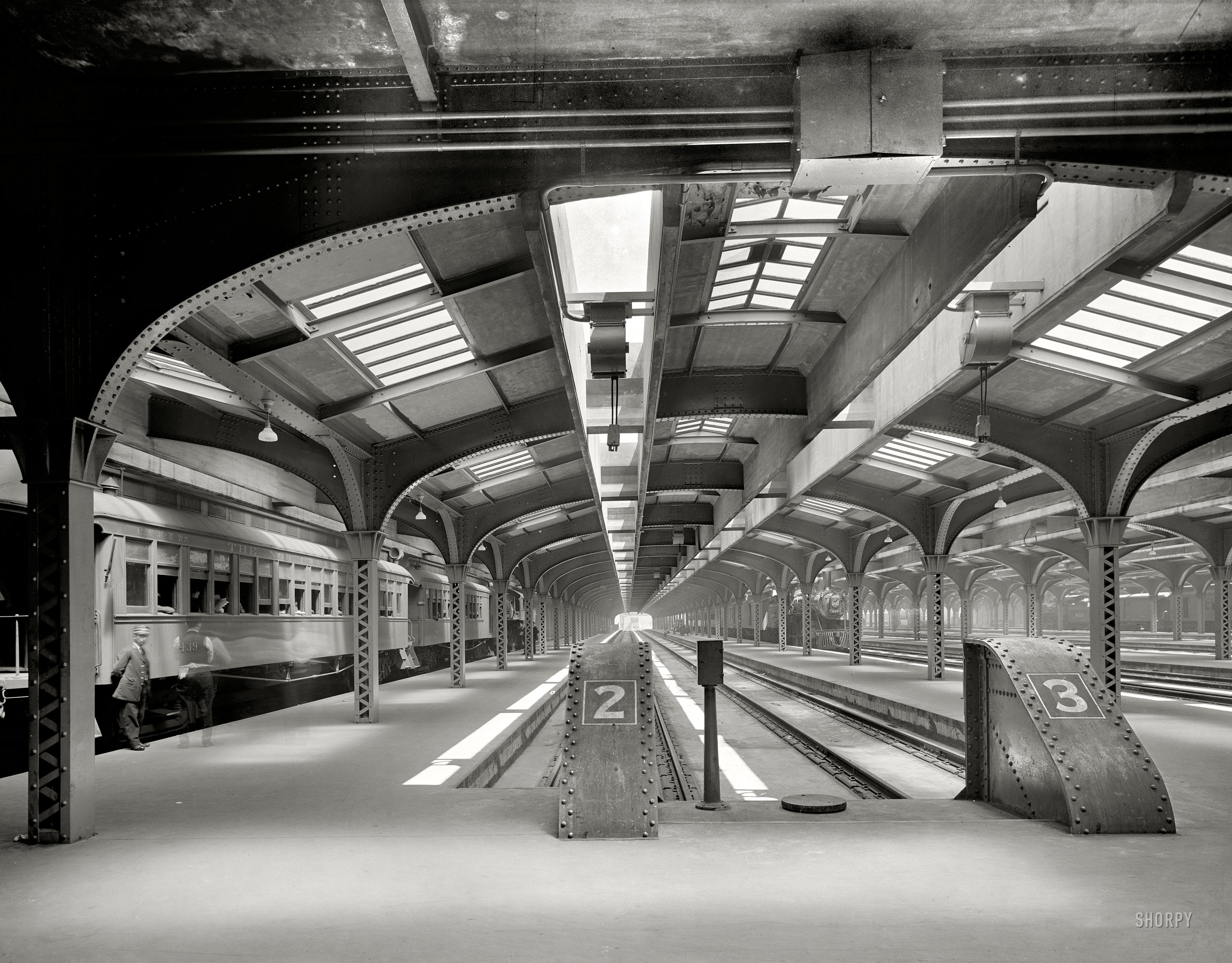 Chicago circa 1911. "Train sheds, Chicago & North Western Railway station." 8x10 inch dry plate glass negative, Detroit Publishing Company. View full size.