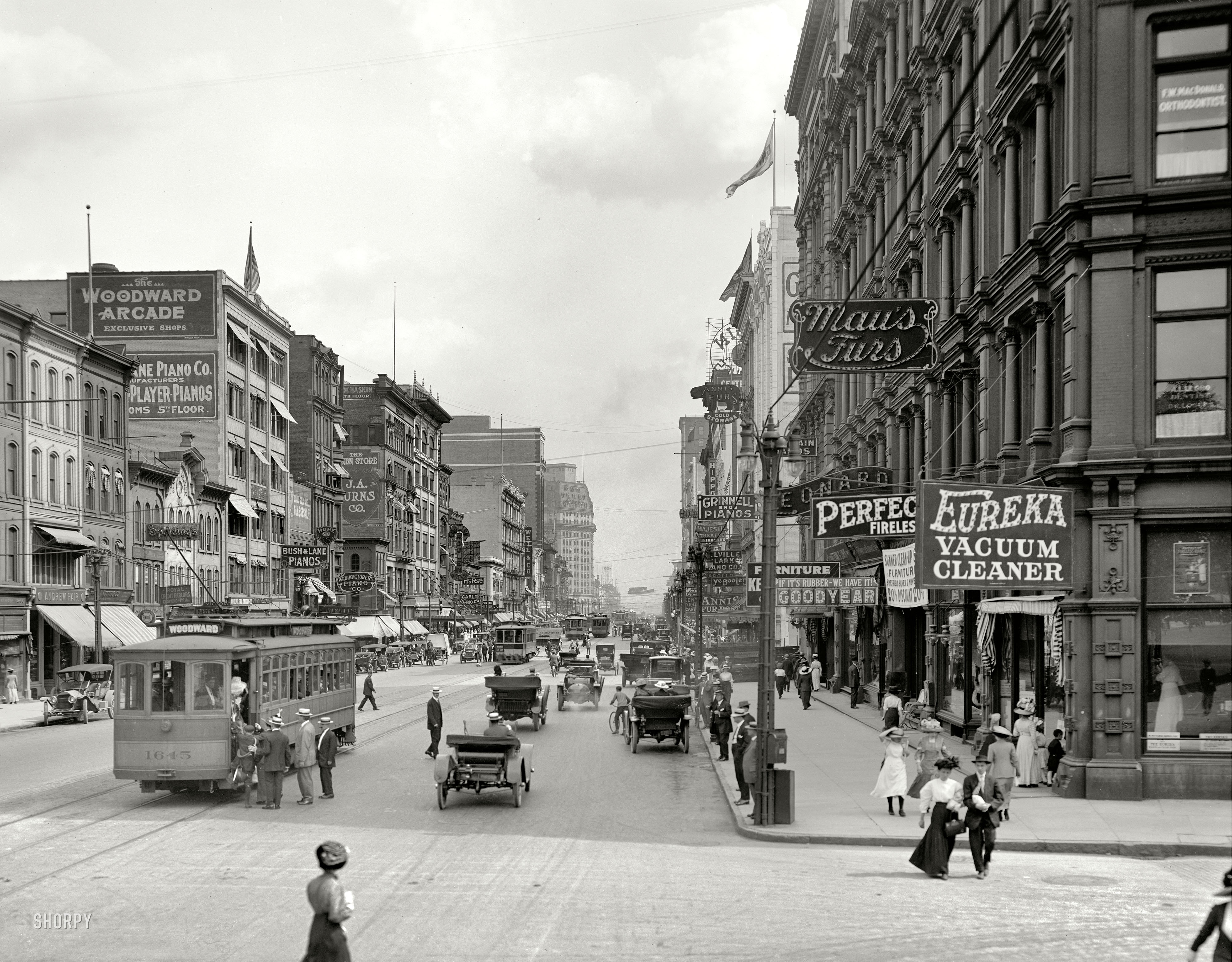 Detroit, Michigan, circa 1912. "Woodward Avenue." A shopper's paradise. Meet you in an hour at Cinnabon. Detroit Publishing glass negative. View full size.