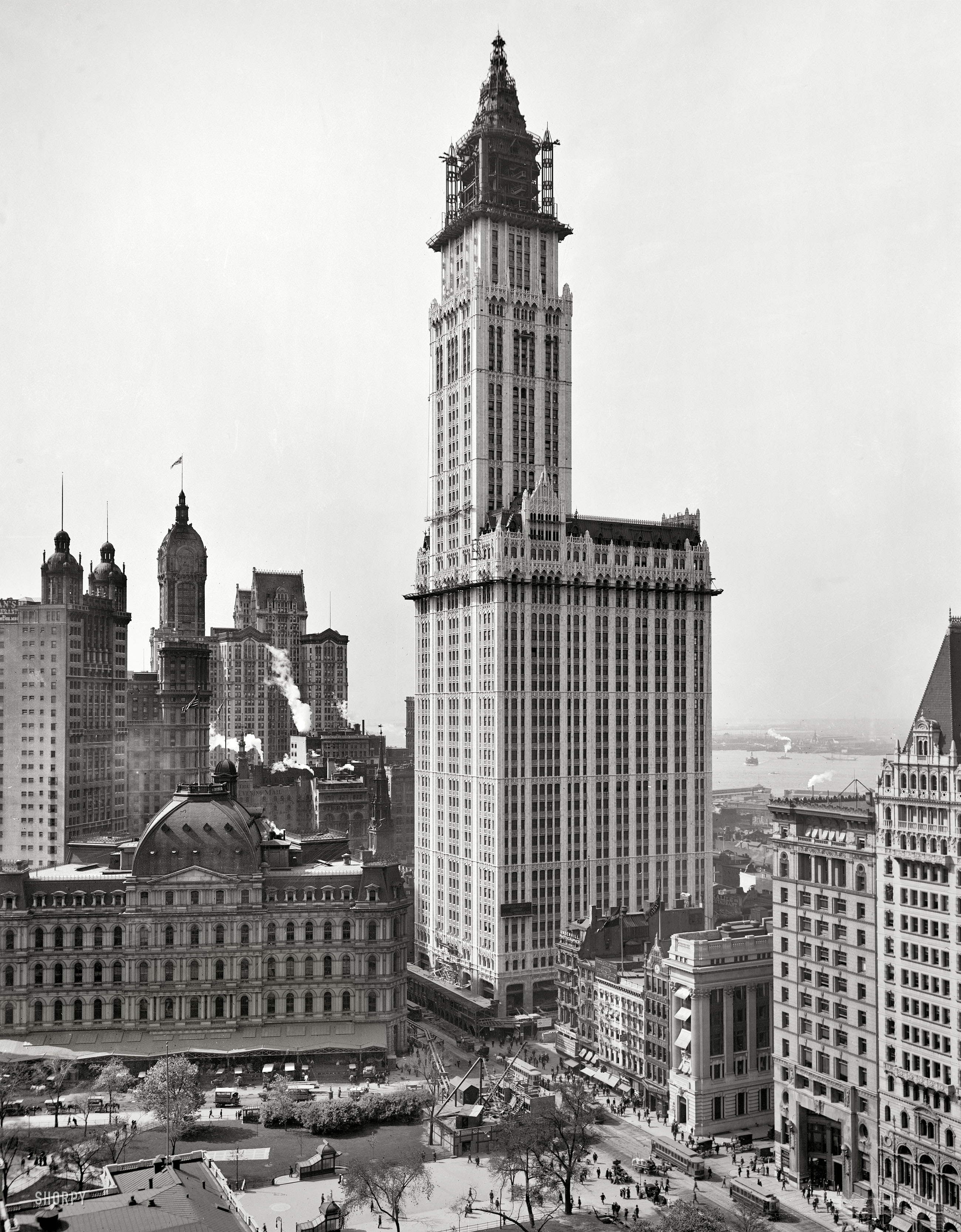 New York circa 1912. "Woolworth Building under construction." Other Manhattan landmarks on view include City Hall Park and its post office, seen here a few days ago, the Singer Building and the twin cupolas of the Park Row Building. 8x10 inch dry plate glass negative, Detroit Publishing Company. View full size.
