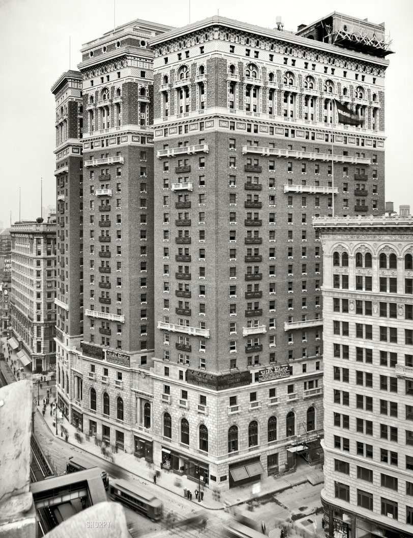 New York circa 1912. "Hotel McAlpin, Herald Square." 1,500 rooms with, the sign informs, "communicating baths." 8x10 inch glass negative. View full size.
