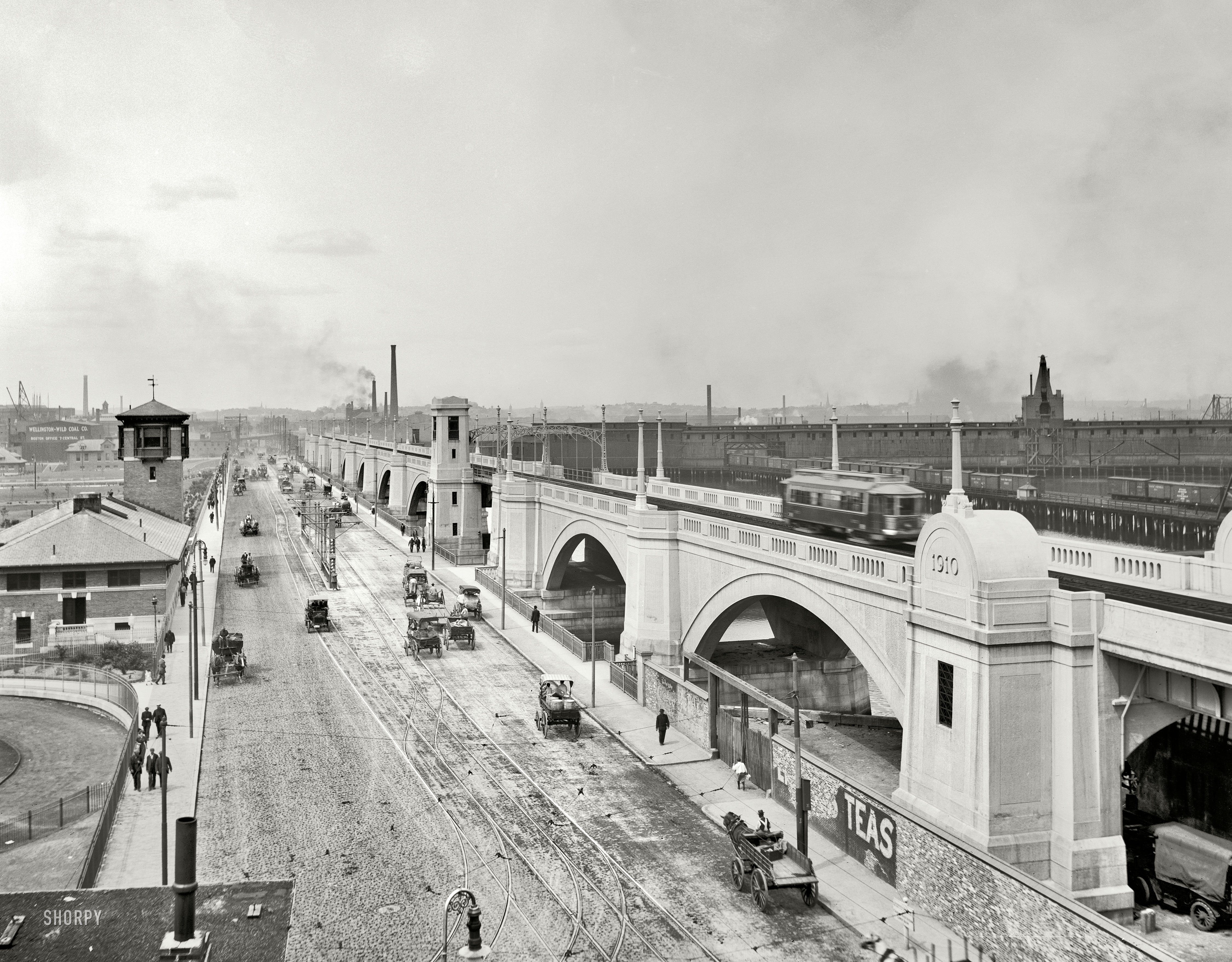 Boston circa 1912. "East Cambridge Bridge." A visual compendium of ways to get from here to there. 8x10 glass negative, Detroit Publishing Co. View full size.