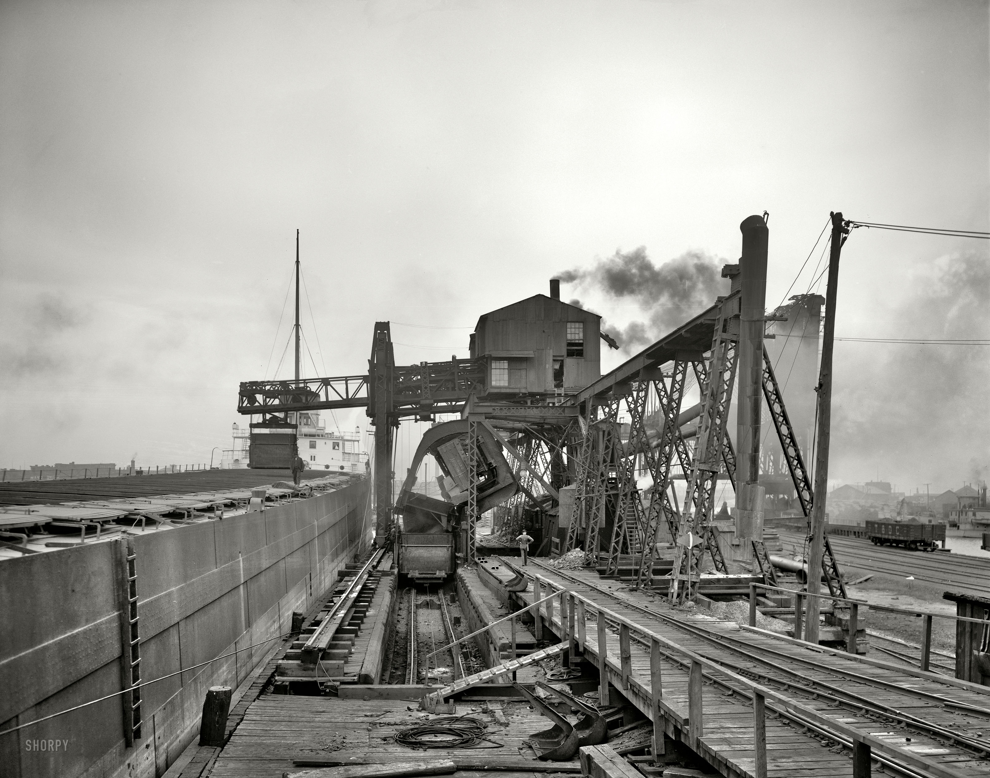Toledo, Ohio, circa 1910. "Brown hoist, Ohio Central coal dock." 8x10 inch dry plate glass negative, Detroit Publishing Company. View full size.