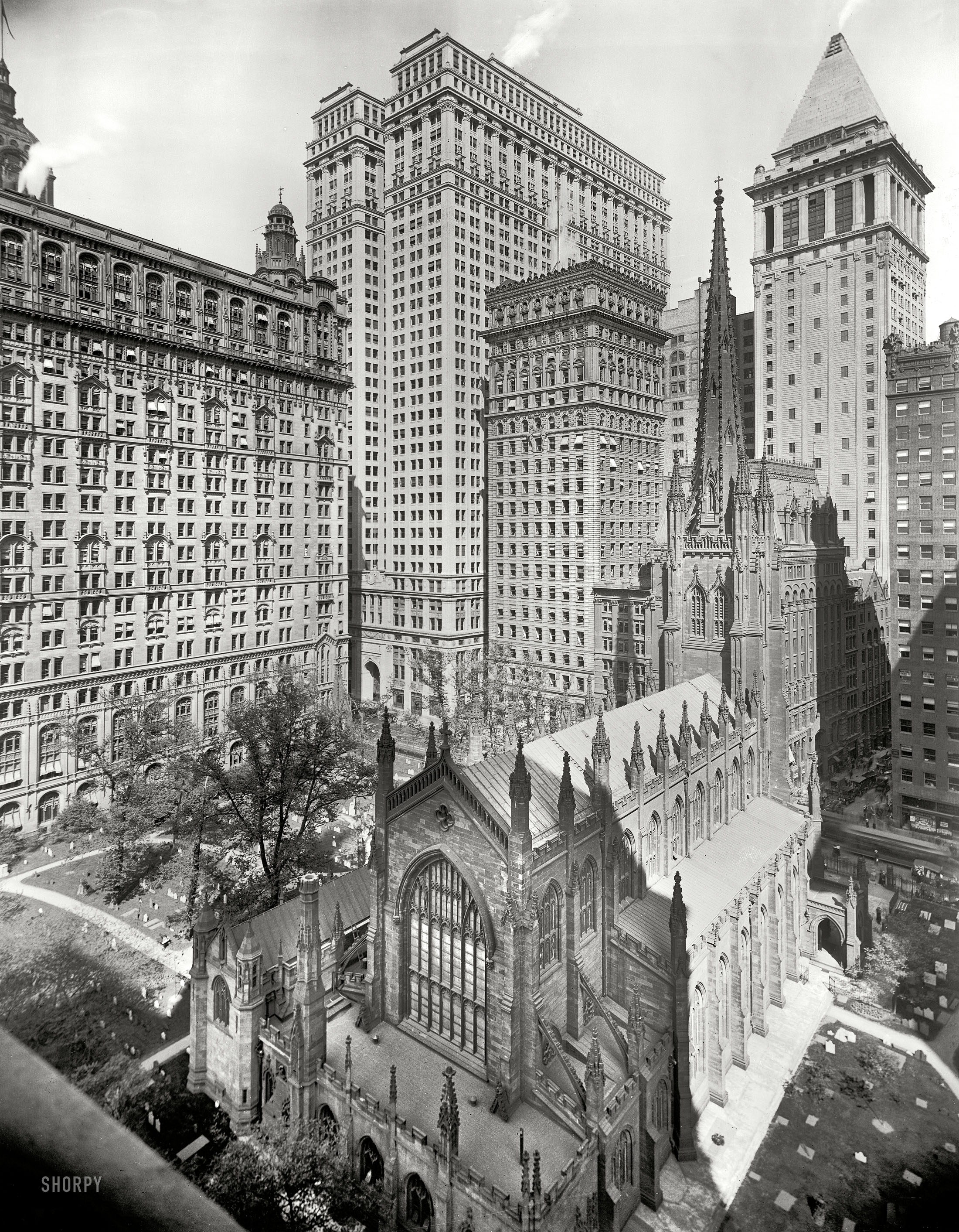New York circa 1915. "Trinity Church and office buildings." Rising heavenward at center, the twin slabs of the Equitable Building; at right, the pyramid-topped Bankers Trust tower. Detroit Publishing Co. glass negative. View full size.