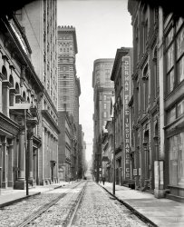 Pittsburgh, Pennsylvania, circa 1905. "Pittsburgh Wall Street (4th Avenue)." 8x10 inch dry plate glass negative, Detroit Publishing Company. View full size.