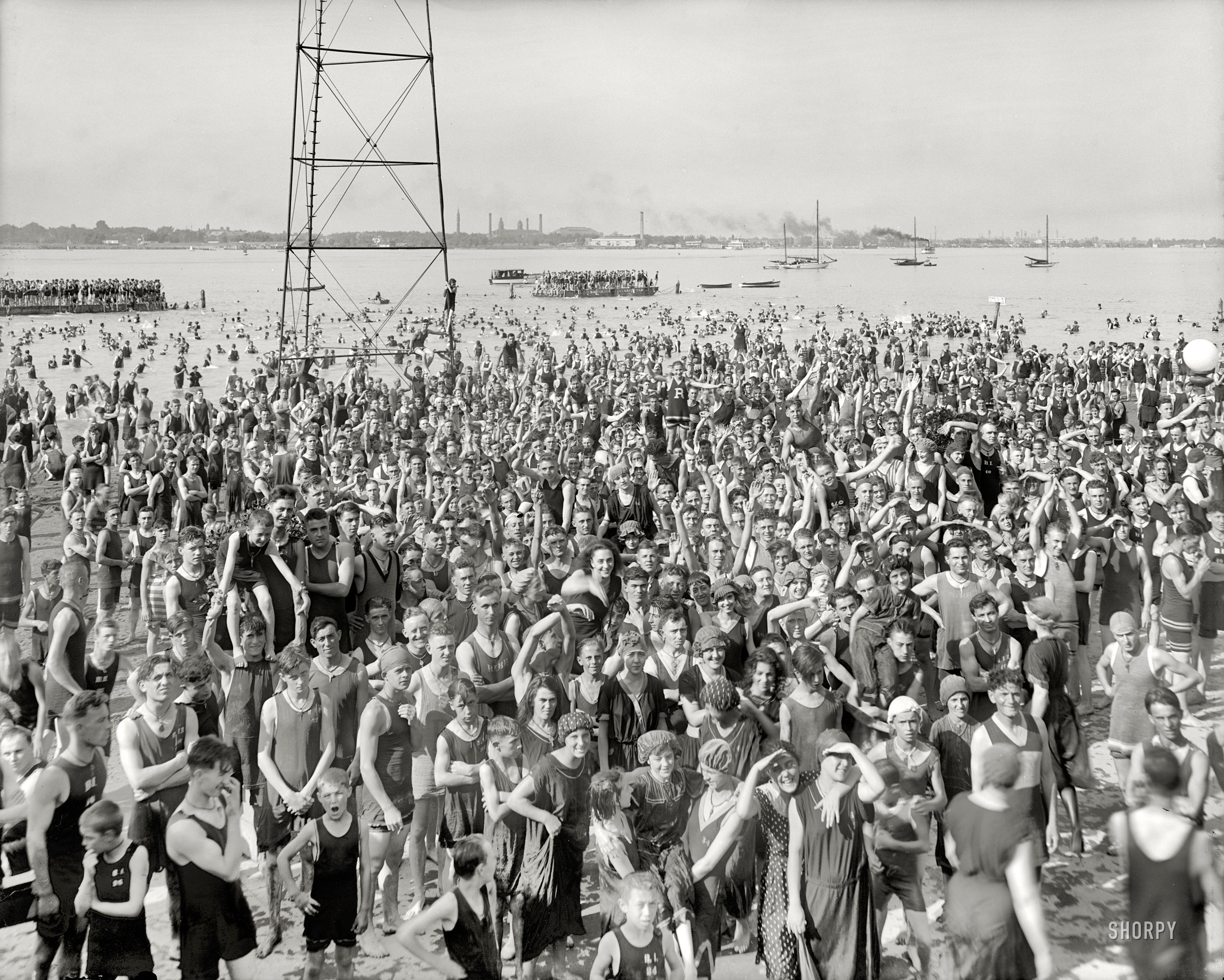 Detroit, Michigan, circa 1917. "Bathing beach at Belle Isle Park." 8x10 inch dry plate glass negative, Detroit Publishing Company. View full size.