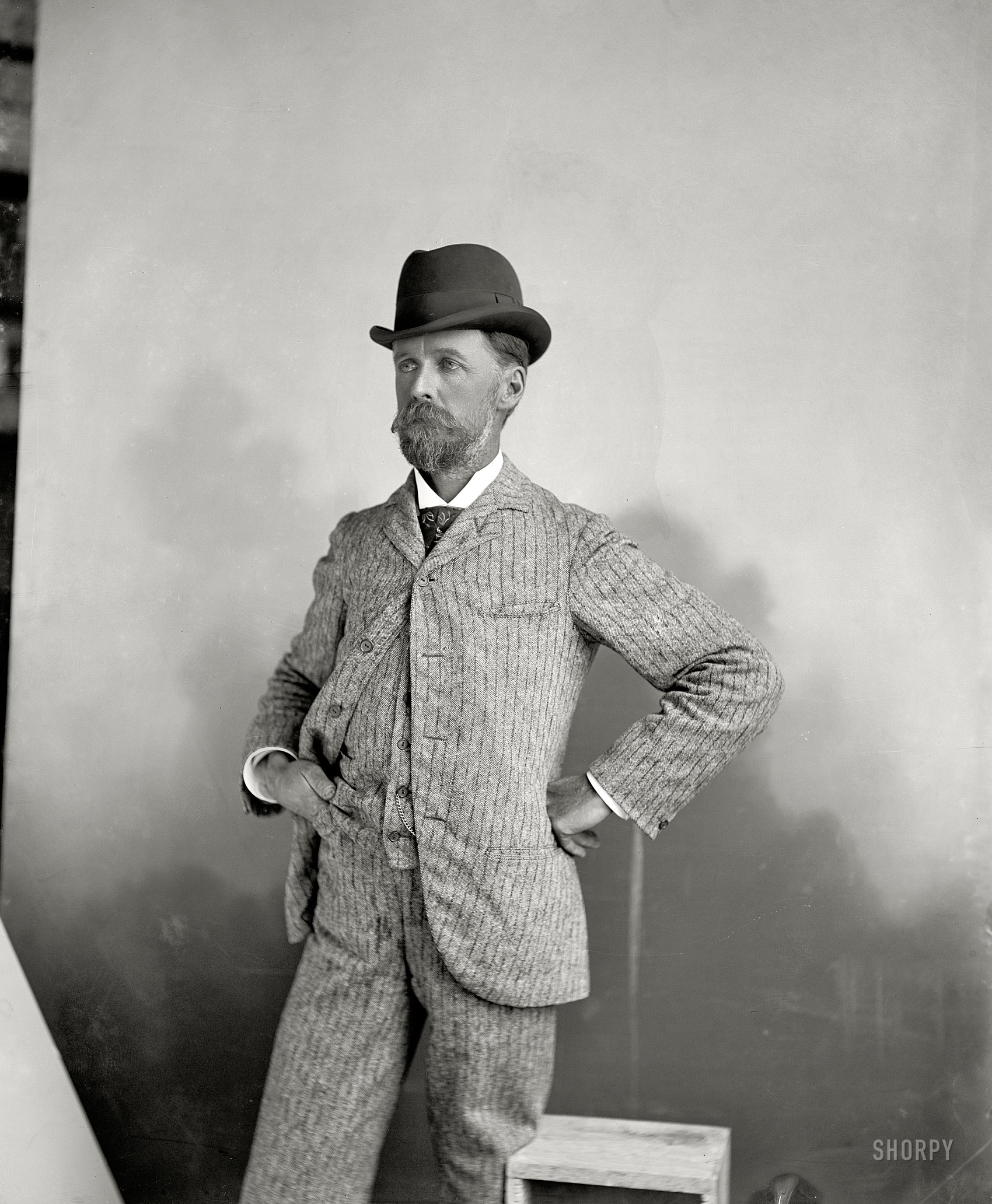 August 1892. "The latest style." Fashion-forward dry plate glass negative by William Henry Jackson. (UPDATE: This is a self-portrait.) View full size.