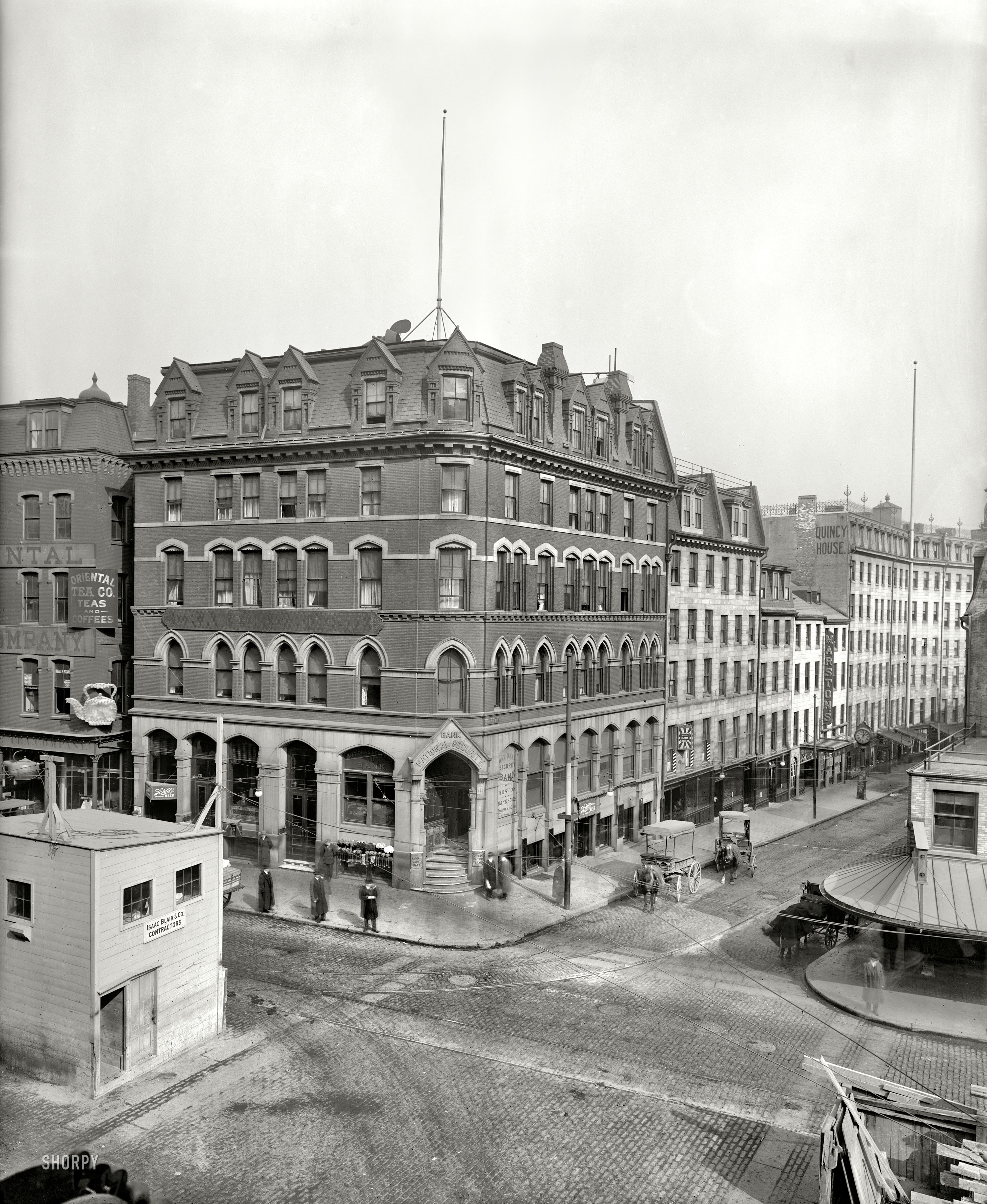 Boston, Mass., circa 1910. "Crawford House." Plus: Schlitz, big teapots and an early payphone. 8x10 glass negative, Detroit Publishing Co. View full size.