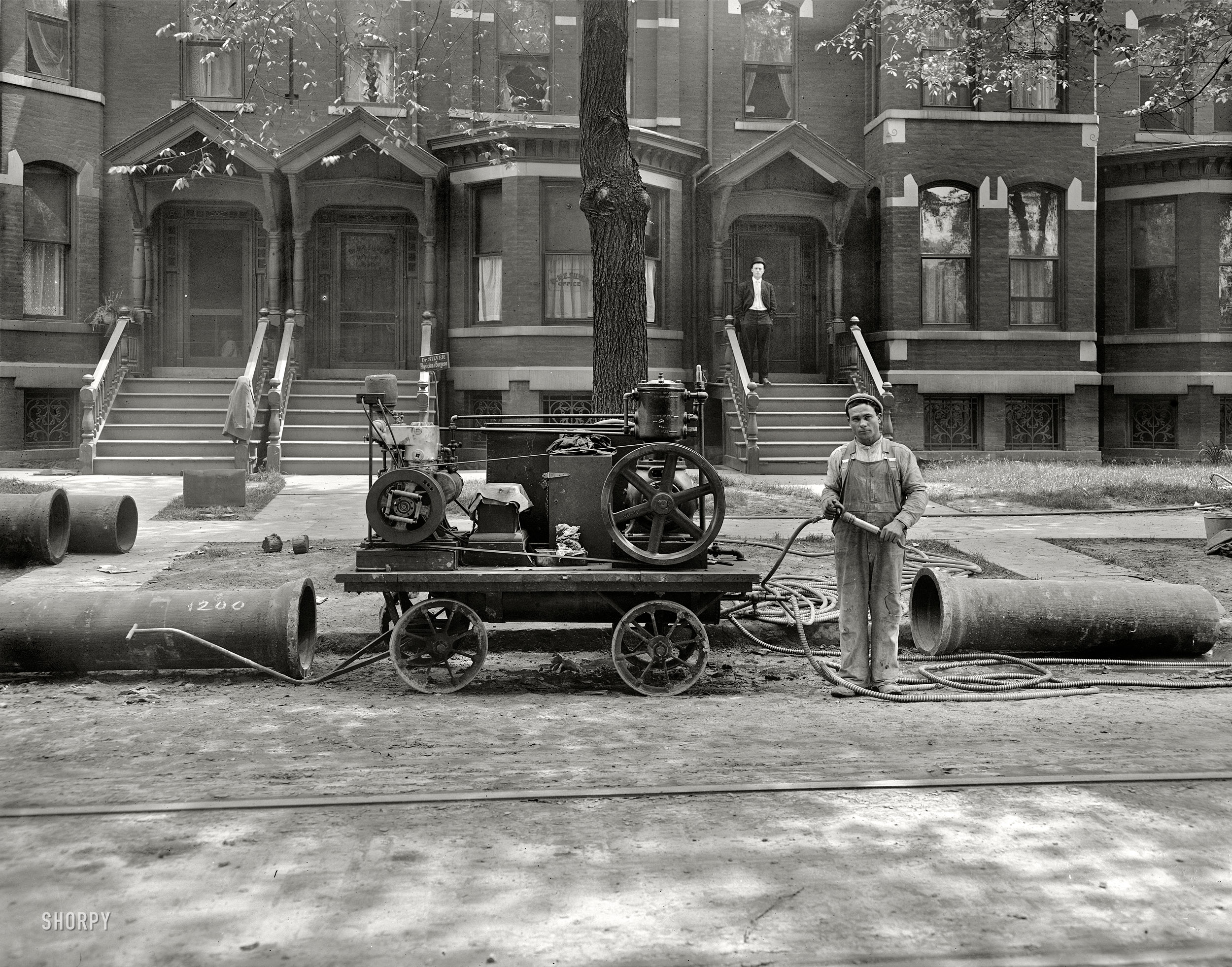 Probably Detroit circa 1910. "Gas Company." A worker with pipes and an air compressor. 8x10 inch glass negative, Detroit Publishing Co. View full size.