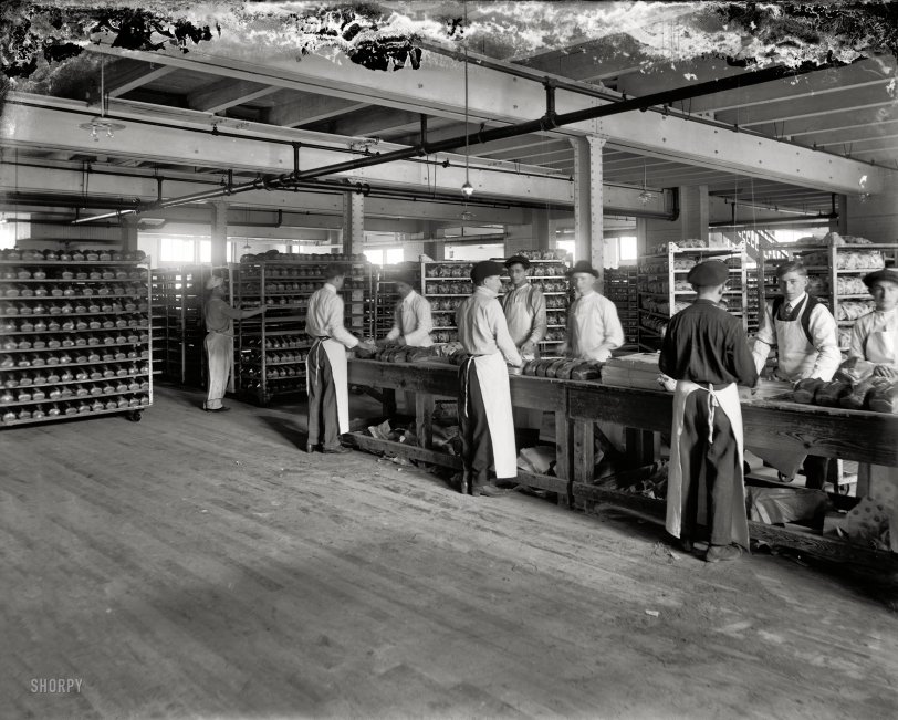 June 6, 1914. "Shipping and wrapping room, Gordon Pagel Baking Co., Detroit." 8x10 inch dry plate glass negative, Detroit Publishing Co. View full size.

