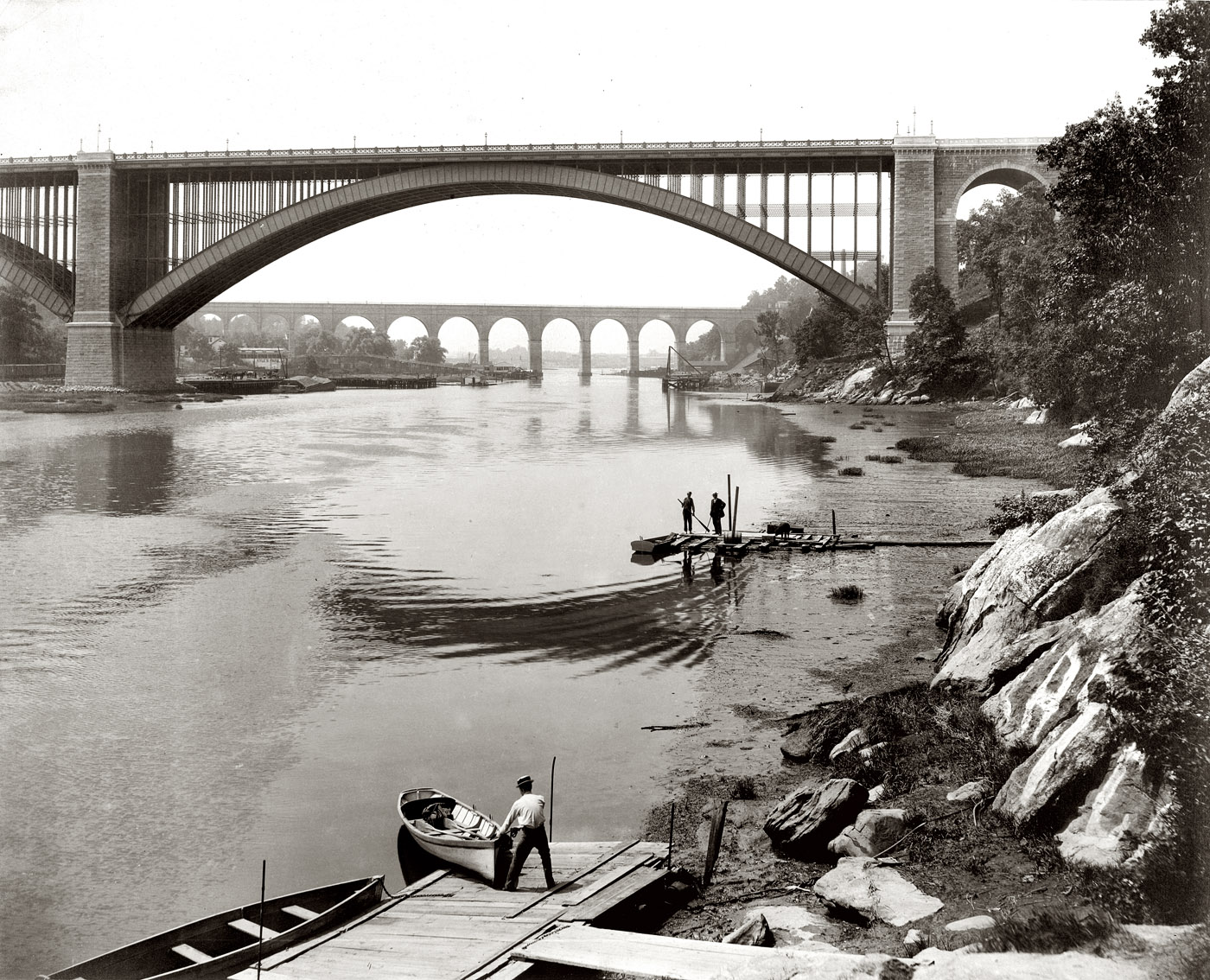 The Washington Bridge and High Bridge over the Harlem River along the northern boundary of Manhattan, looking south. Circa 1890 albumen print from a photograph by William Henry Jackson. Detroit Publishing Co. View full size.
