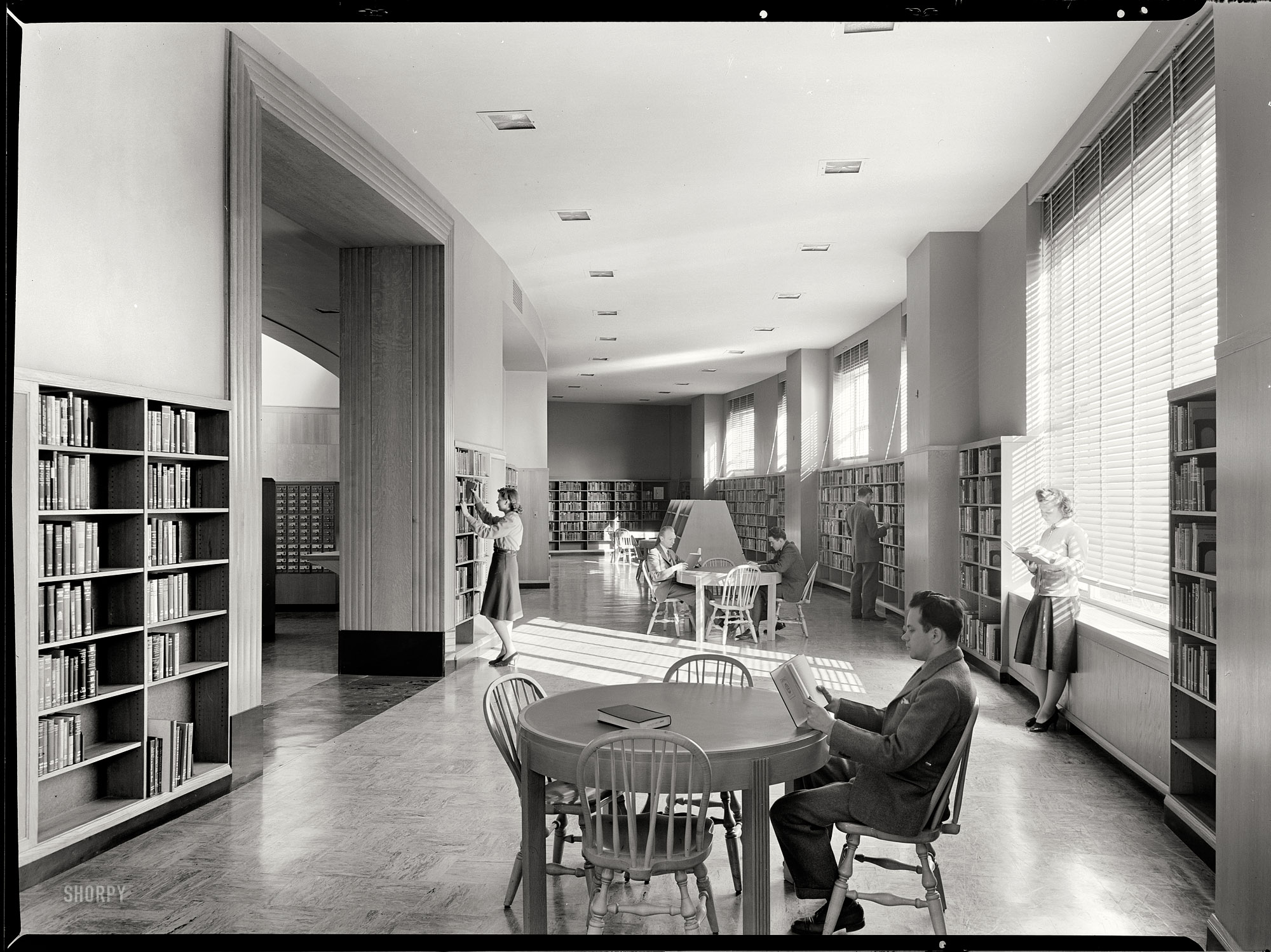 January 21, 1941. "Brooklyn Public Library, Prospect Park Plaza, New York. Popular Room." 5x7 safety negative by Gottscho-Schleisner. View full size.