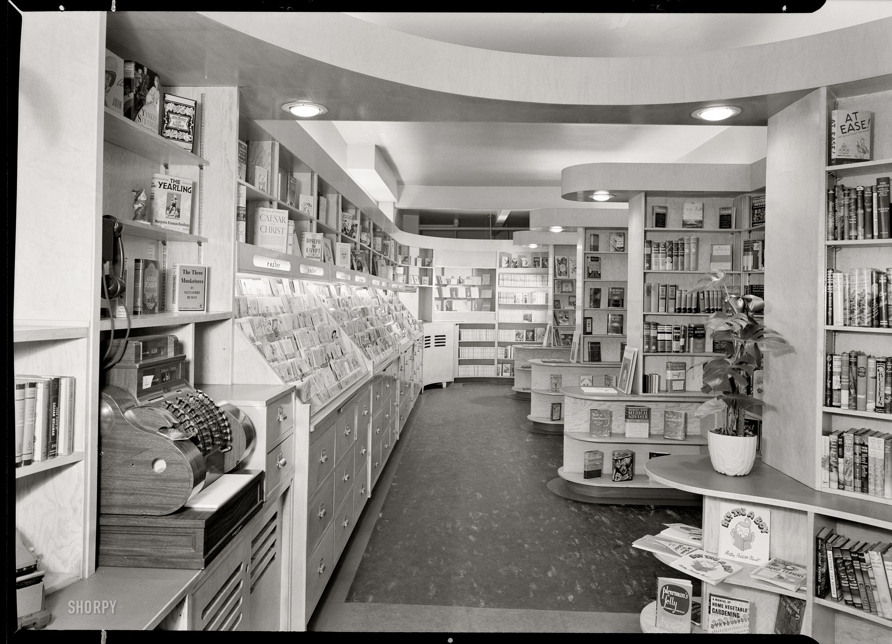 March 23, 1945. "Dover Book Shop, 2672 Broadway, New York." Among the offerings: "Dr. Quizzler's Mind Teasers." Gottscho-Schleisner photo. View full size.