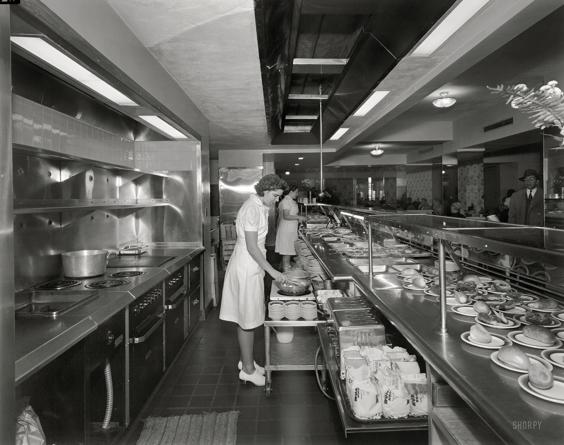 December 3, 1946. Washington, D.C. "Potomac Electric Power Co. -- commercial kitchens, restaurants and lighting. Sholl's Georgian Cafeteria, 3027 14th Street N.W." 8x10 safety negative by Theodor Horydczak. View full size.