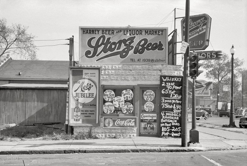 November 1938. "Liquor store signs." In Omaha, Nebraska, it was a beer bottle battle of Storz vs. Metz. 35mm nitrate negative by John Vachon. View full size.
