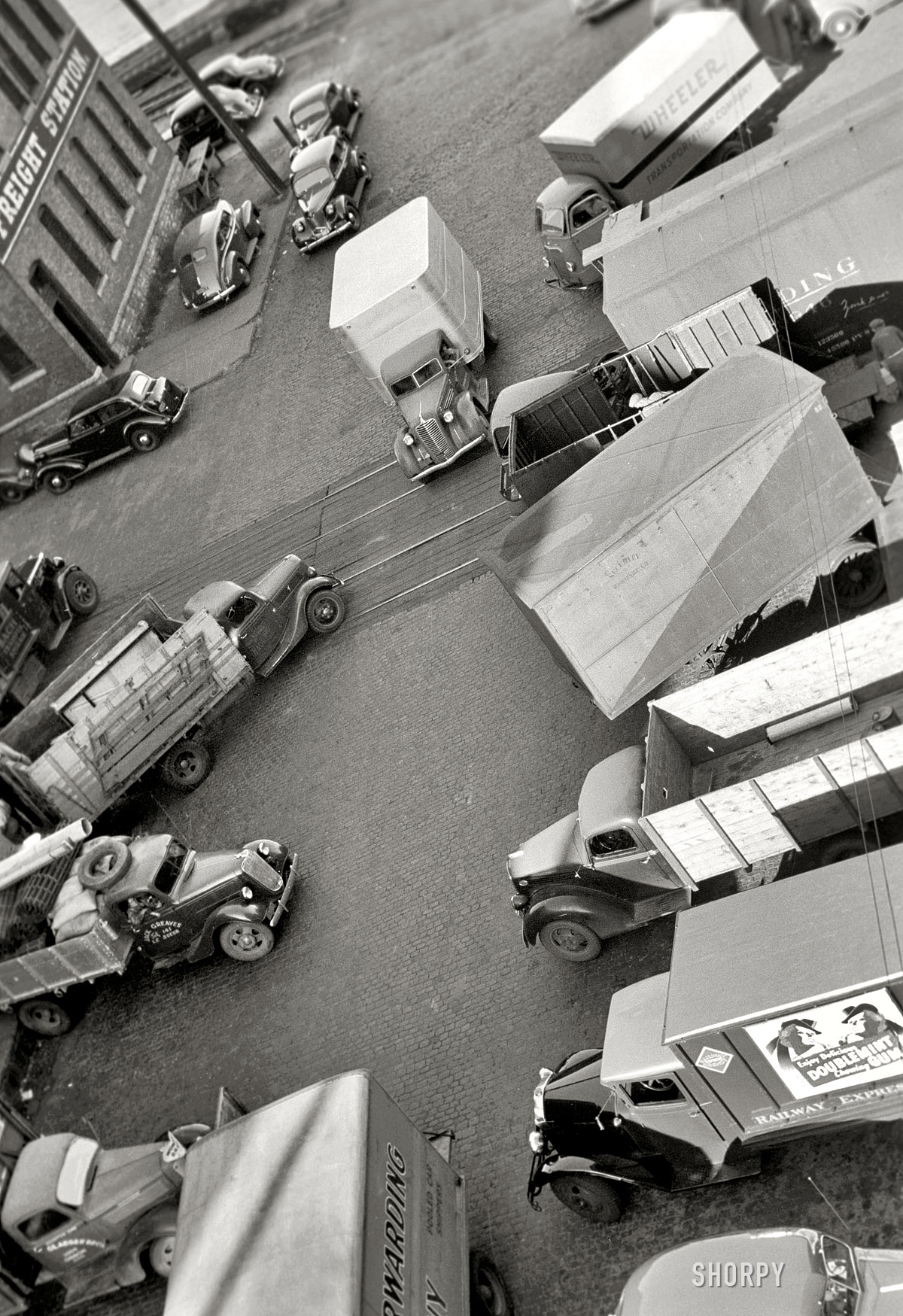 September 1939. "Minneapolis, Minnesota. Trucks loading at farm implement warehouse." 35mm nitrate negative by John Vachon. View full size.