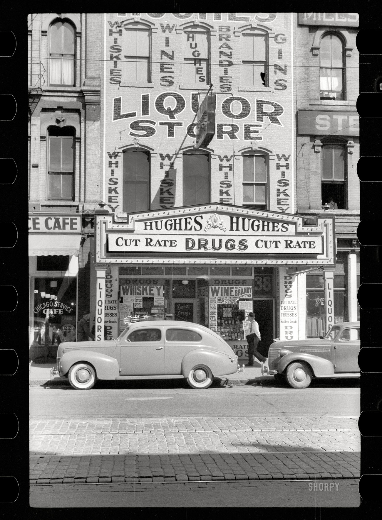 September 1939. "Liquor store in Gateway District, Minneapolis." 35mm negative by John Vachon for the Farm Security Administration. View full size.