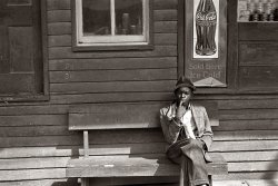 September 1935. Resident of Smithland, Kentucky. View full size. 35mm nitrate negative. Photograph by Ben Shahn, Farm Security Administration.