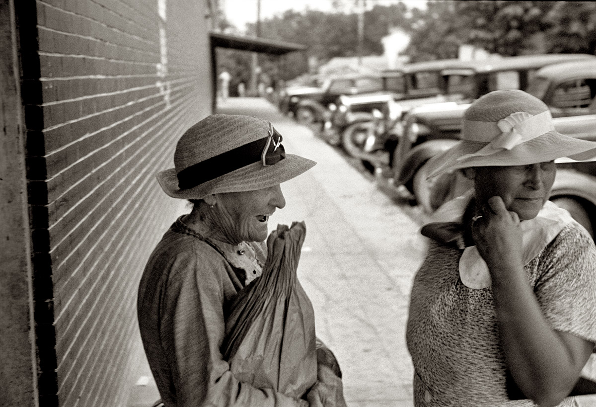 1937. Just between you and me in Crossville, Tennessee. View full size. 35mm nitrate negative by Ben Shahn for the Farm Security Administration.