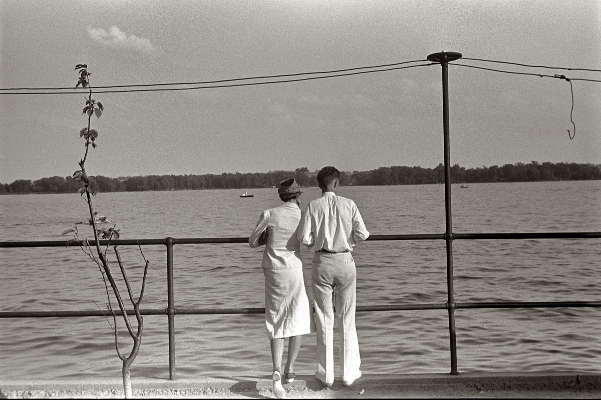 Summer 1938. "Looking over Buckeye Lake," the fleshpot of central Ohio if photographer Ben Shahn is to be believed. Full size | The sordid details.
