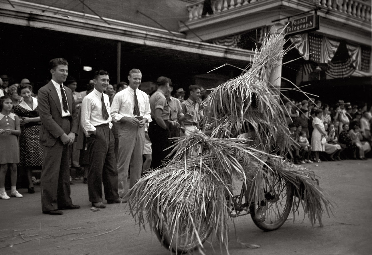 October 1938. Watching the National Rice Festival parade in Crowley, Louisiana. View full size. 35mm negative by Russell Lee, Farm Security Administration.