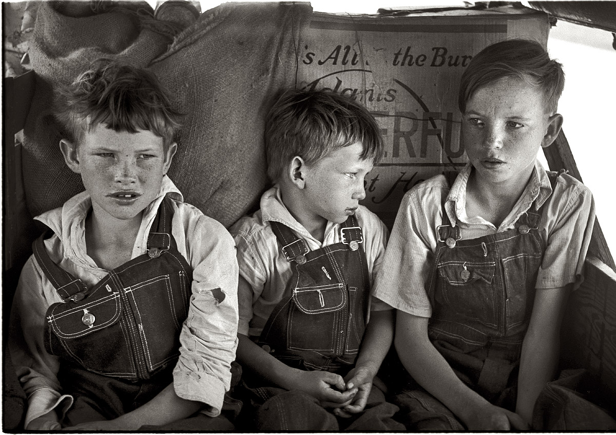 June 1939. Migrant children sitting in family car east of Fort Gibson. Muskogee County, Oklahoma. View full size. 35mm nitrate negative by Russell Lee.