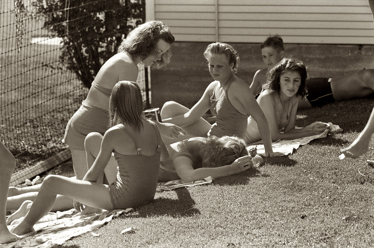 July 1941. "Sun bathers at the park swimming pool." Yet another shot by Russell Lee of the ladies of Caldwell, Idaho. 35mm nitrate negative. View full size.
