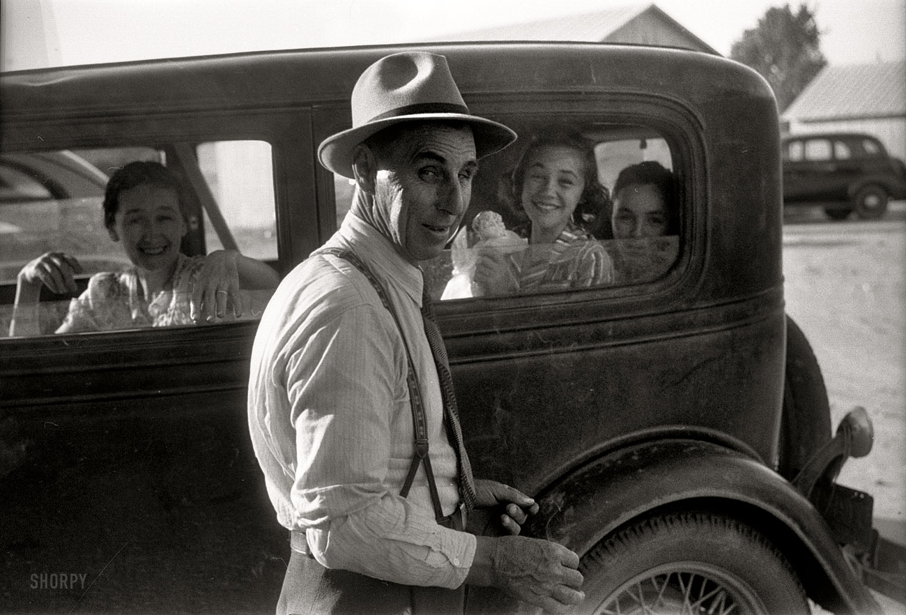 May 1940. "Untitled." Mr. U and the rest of the Untitleds somewhere near Durham, North Carolina. 35mm nitrate negative by Jack Delano. View full size.