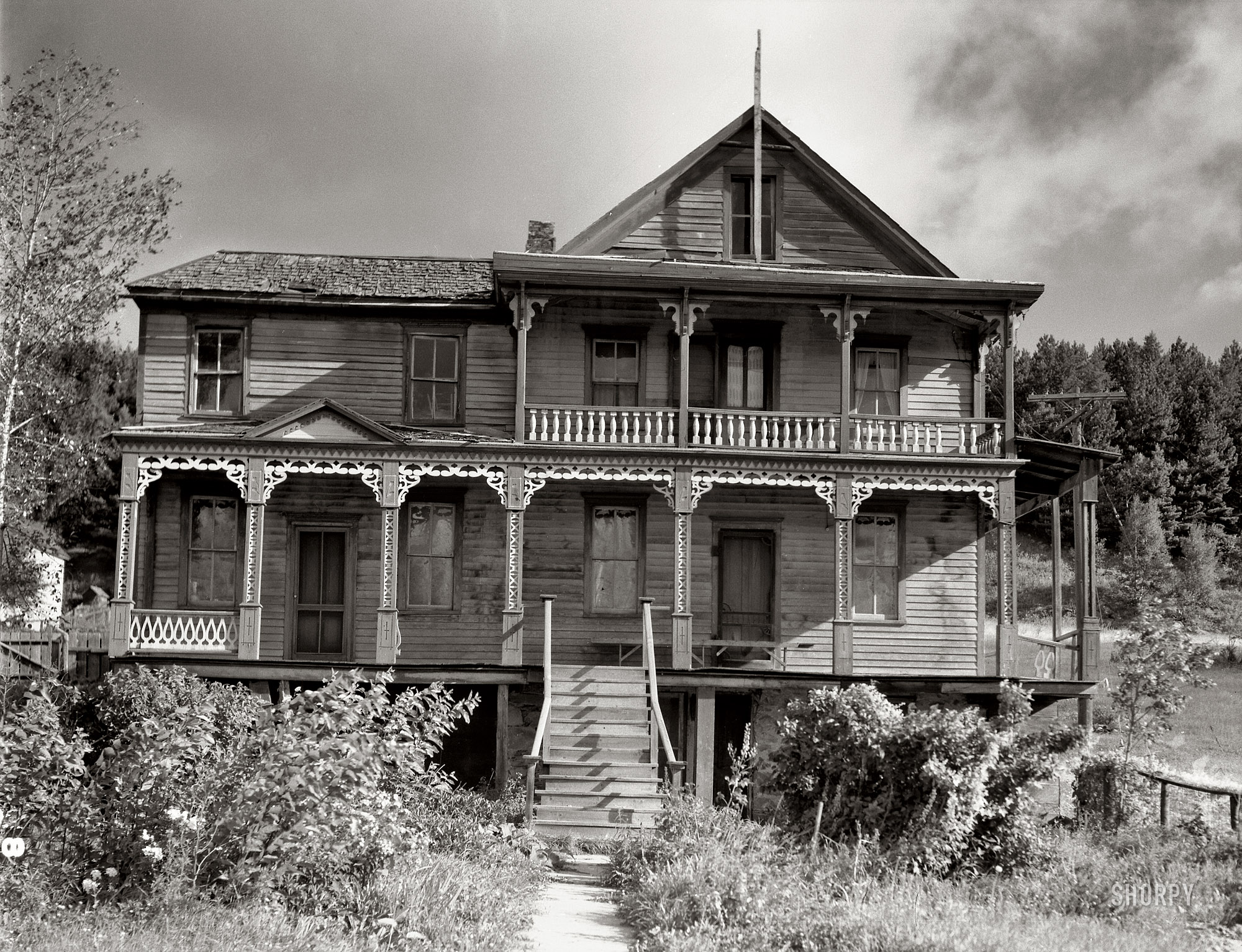 August 1937. "Old house in Tower, Minnesota, former prosperous lumber town." Medium format nitrate negative by Russell Lee for the FSA. View full size.