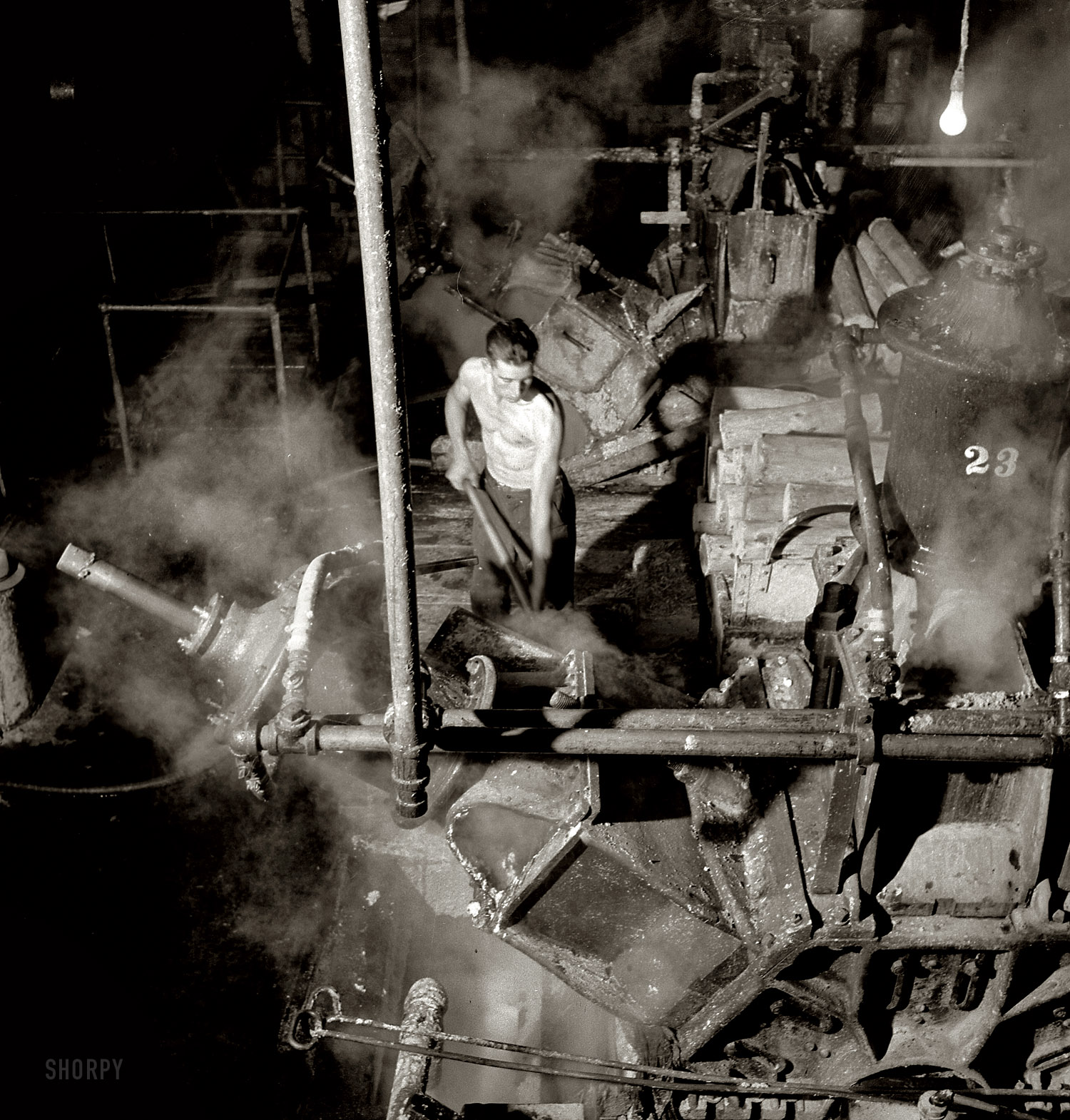 September 1941. Sheldon Springs, Vermont. "Feeding machine that grinds wood into pulp, one of the last stages in making paper at the Mississquoi Corporation mill." Medium-format nitrate negative by Jack Delano. View full size.
