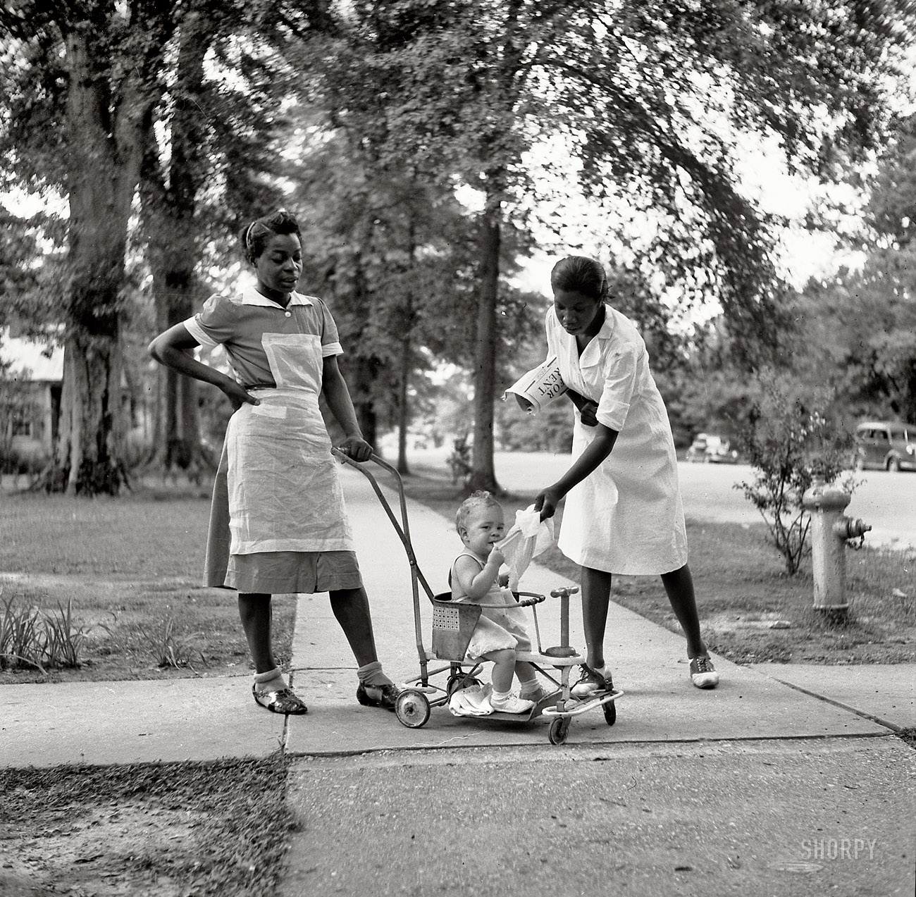 August 1940. "Port Gibson, Mississippi." Medium-format nitrate negative by Marion Post Wolcott for the Farm Security Administration. View full size.