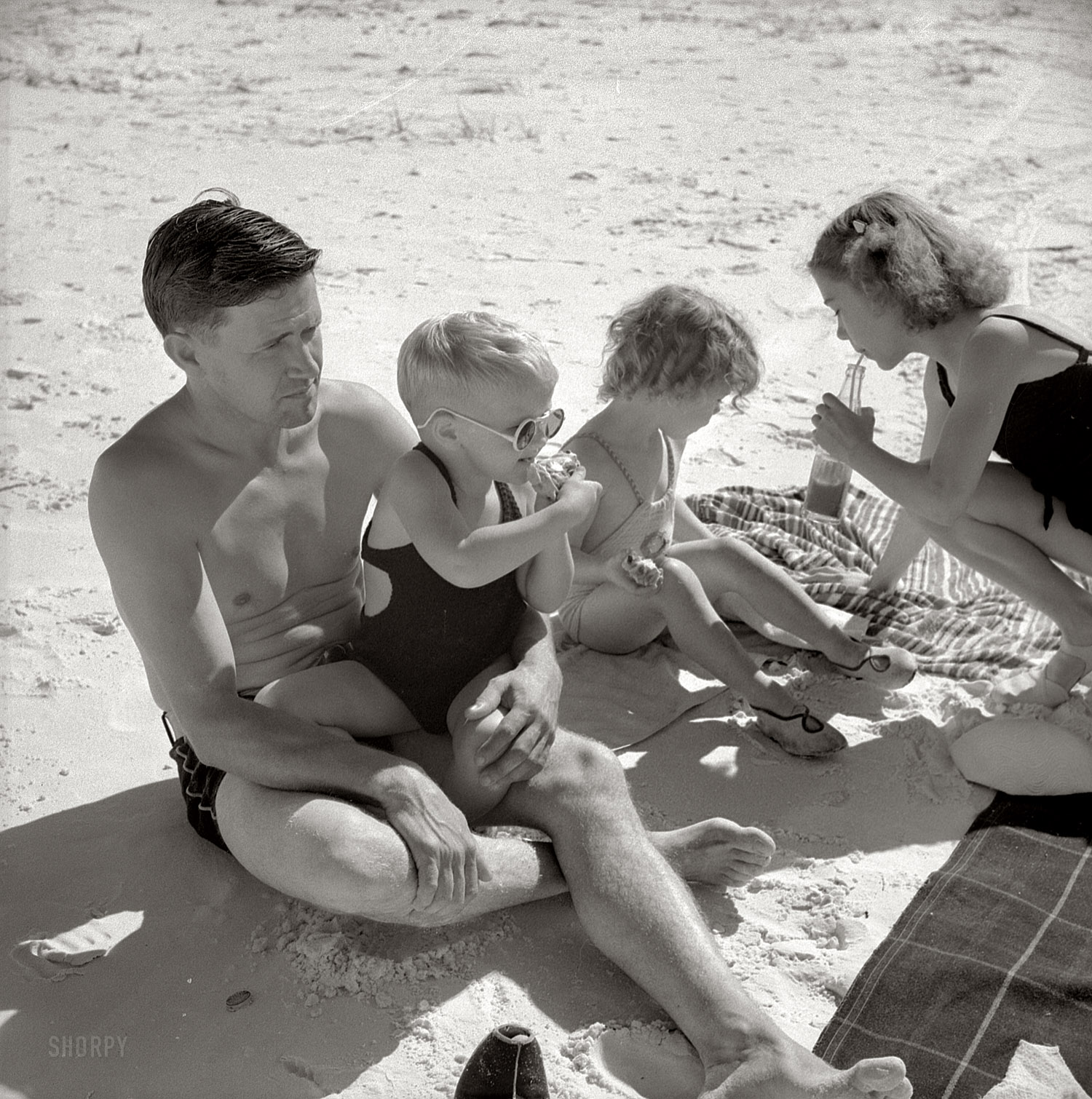 January 1941. Sarasota, Florida. "Guest of Sarasota trailer park with his family, picnicking at the beach." Photograph by Marion Post Wolcott. View full size.
