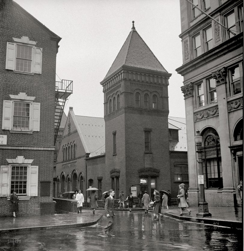 November 1942. "Central Market in Lancaster, Pennsylvania." 4x5 nitrate negative by Marjory Collins for the Office of War Information. View full size.
