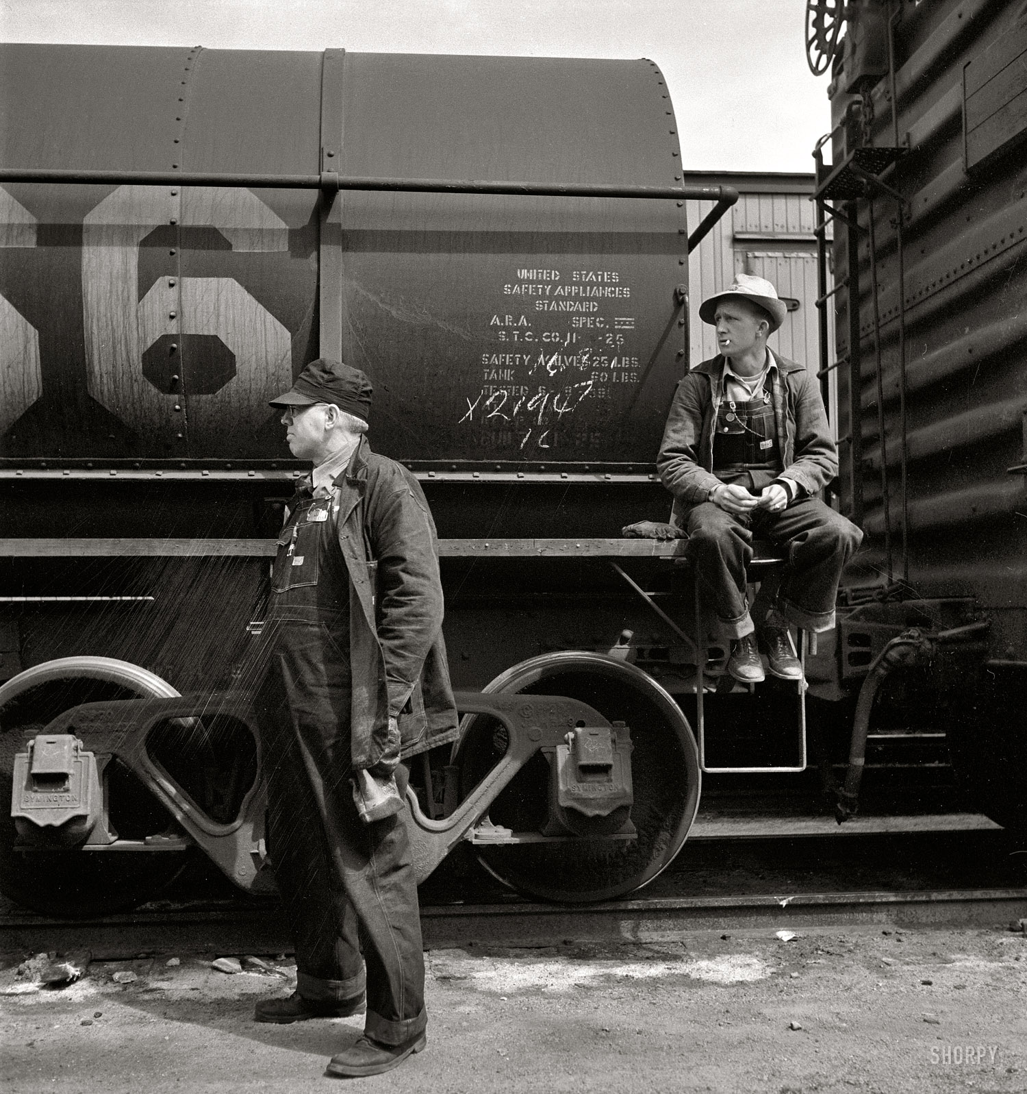 March 1943. Barstow, California. "Head brakeman J.C. Shannon (left) and swing brakeman B.E. Wilson waiting for their train to pull out of the Atchison, Topeka and Santa Fe yard." Nitrate negative by Jack Delano. View full size.