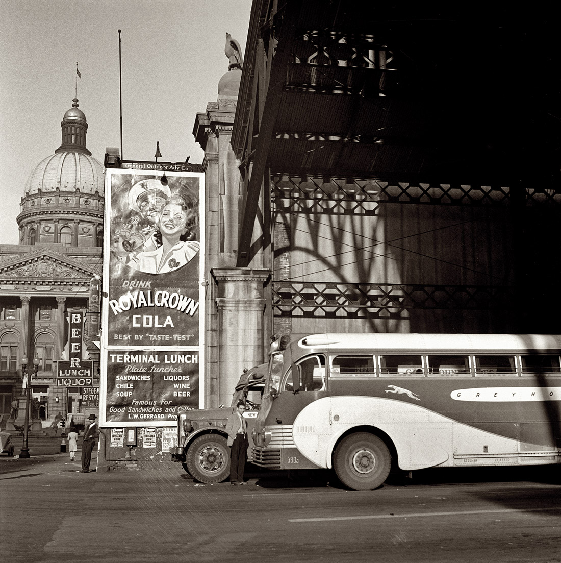 September 1943. "Greyhound bus station in Indianapolis." View full size. Medium-format negative by Esther Bubley for the Office of War Information.
