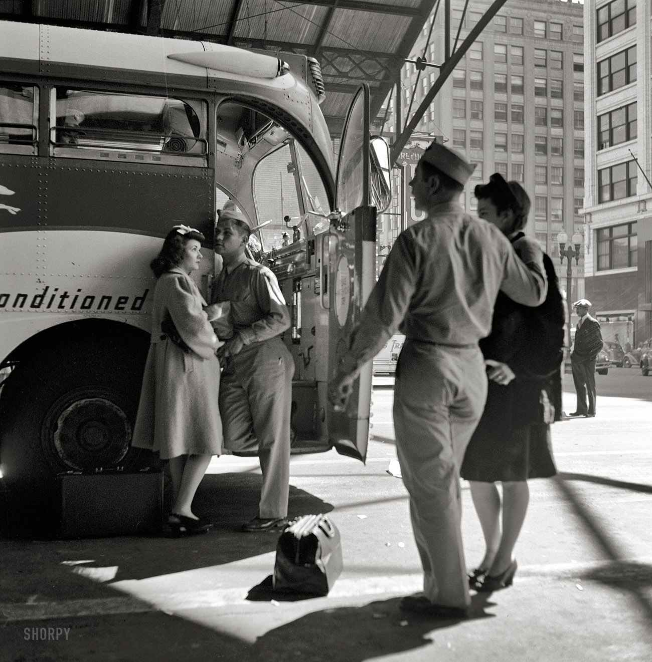 September 1943. "Soldiers with their girls at the Indianapolis bus station." Medium-format nitrate negative by Esther Bubley, OWI. View full size.