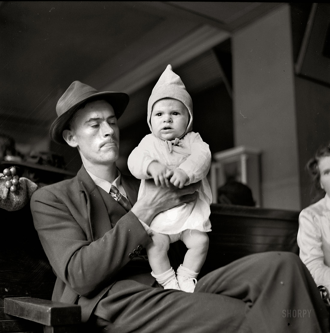 September 1943. "Greyhound bus trip from Louisville, Kentucky, to Memphis, Tennessee, and the terminals." Medium-format nitrate negative by Esther Bubley for the Office of War Information. View full size.