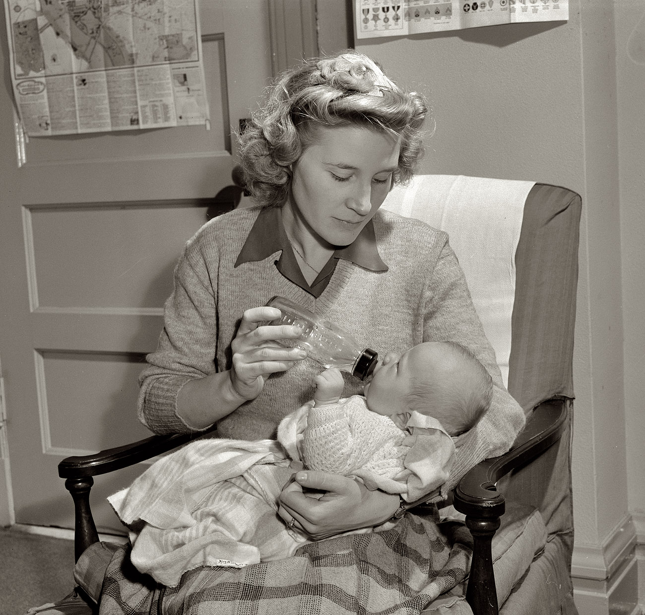 December 1943. Lynn Massman and her son Joey at the United Nations service center nursery in Washington, D.C. View full size.  Medium-format safety negative by Esther Bubley for the Office of War Information.
