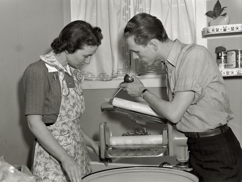February 1942. "Something the matter with your wringer? It probably needs a few drops of oil. Regular lubrication by your repair man assures smooth functioning of the mechanism. If you attempt to do the job yourself, you may find the family wash oiled." View full size. Medium-format negative by Ann Rosener, OWI.
