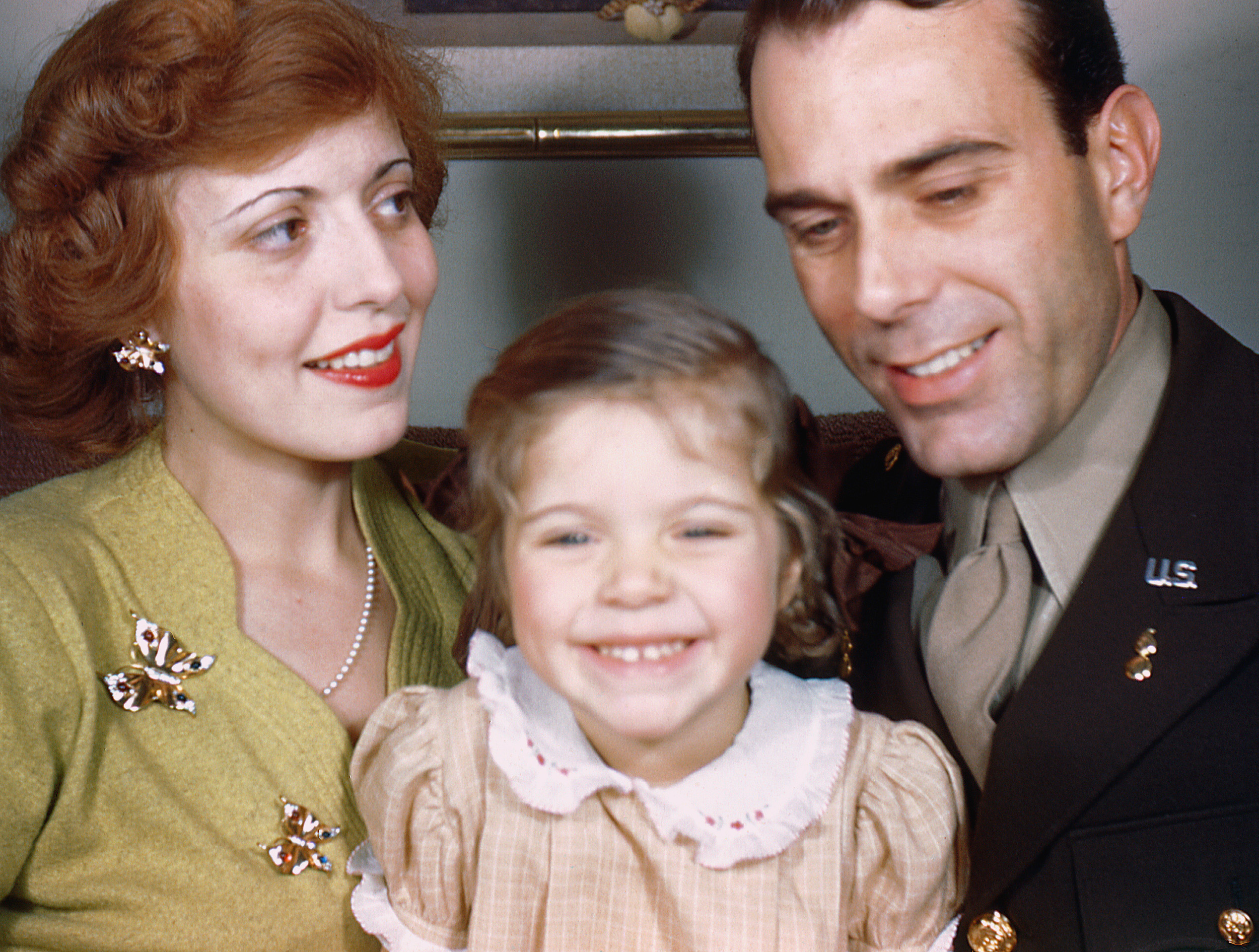 From the metal box collection that brought us Dressed to Smoke and These Three, etc., comes this family portrait. The Kodachrome slide has a tab with the name Allan Colegrove View full size.