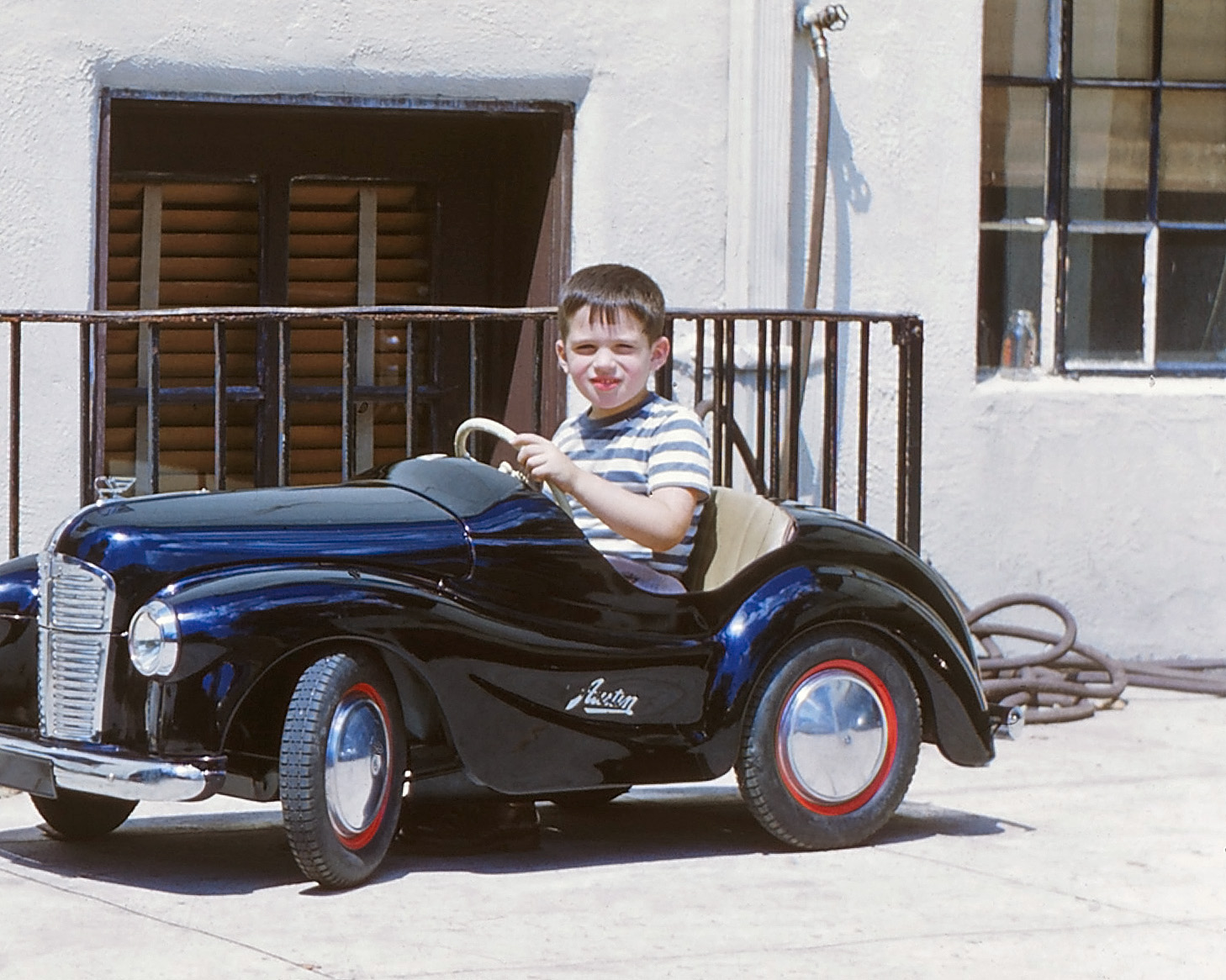 Austin pedal car circa 1949, also seen here. From a set of found Kodachromes I acquired in northern New Jersey. View full size.