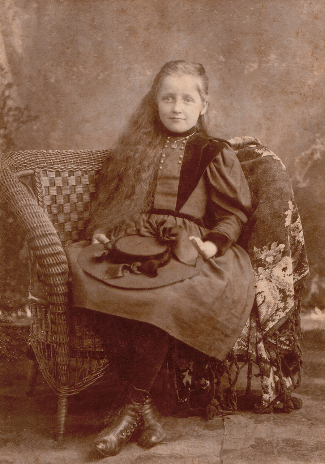 Nice hat! My grandmother's half-sister, Minnie Lou Carr, about 1900. View full size.