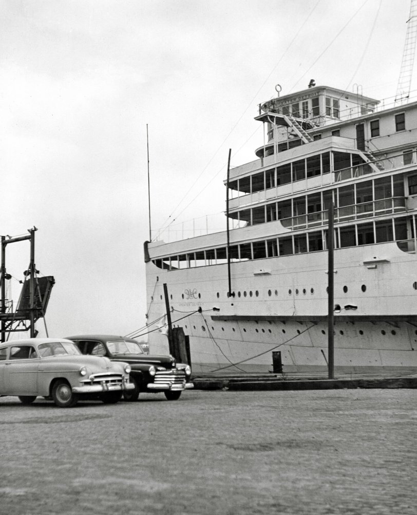 Detroit Waterfront 1952 taken by Skegoi. View full size.
