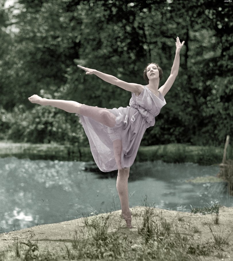 Colorized from this Shorpy original. This is my first attempt at colorizing, I hope you like it! View full size.
