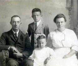 Taken in Hartsville, NY, in 1912. From left to right: Fred Hartman, Fred Hartman Jr, Mary Hartman, Grace Hartman. View full size.
(ShorpyBlog, Member Gallery)