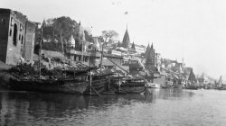 Taken on the Ganges River in 1939. The Maharaja's Palace is in the background. Noted by Gladys Wagner on the back of the photo was that it was Hindu custom to bathe in the Ganges after cremating their dead. Boats would be used to carry the ashes to be scattered in the river. View full size.
(ShorpyBlog, Member Gallery)
