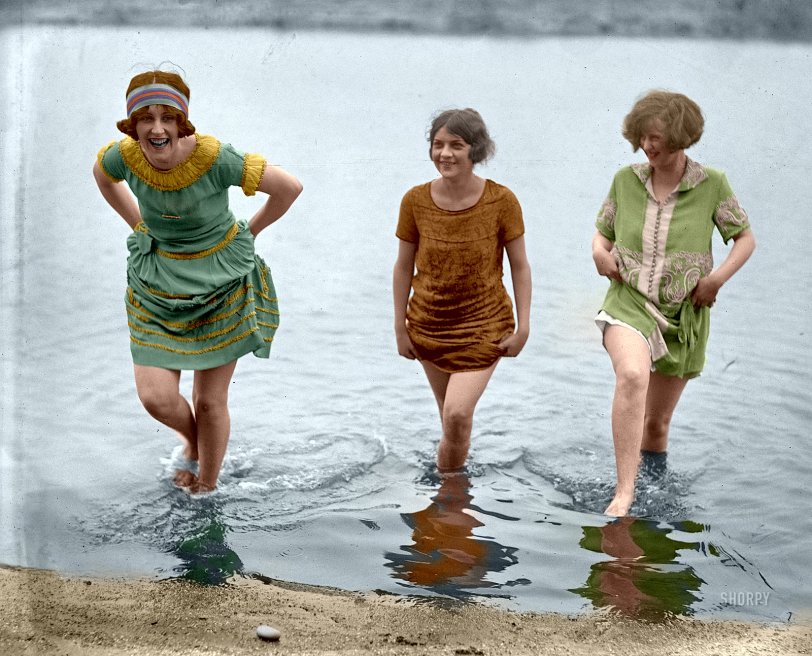 A color version of this 1924 photo of Tidal Basin swimmers. View full size.

